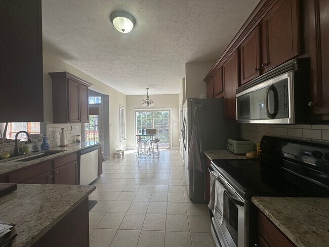 Building Photo - Carolina Lakes Gated Community!!