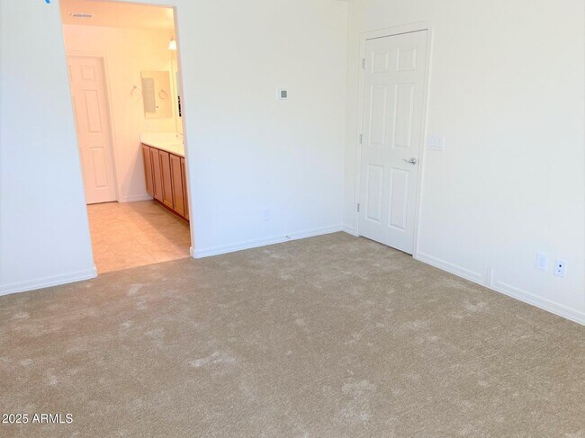 Building Photo - 3916 S 58th Ln
