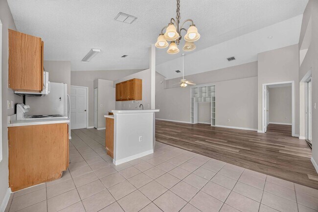 Building Photo - 2364 Paulette Dr