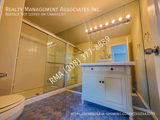 Building Photo - 970 Johnson Dr