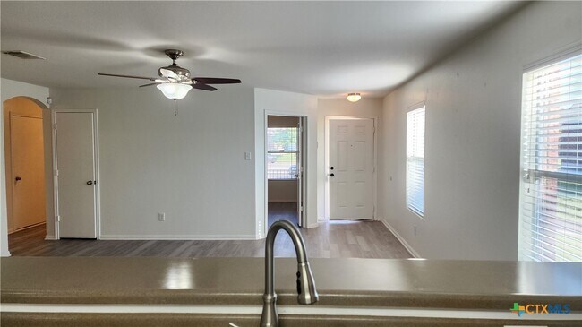 Building Photo - 223 Avrshire Ln