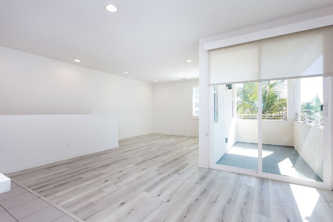 Building Photo - Beautiful Townhome at Millenia in Otay Ranch!