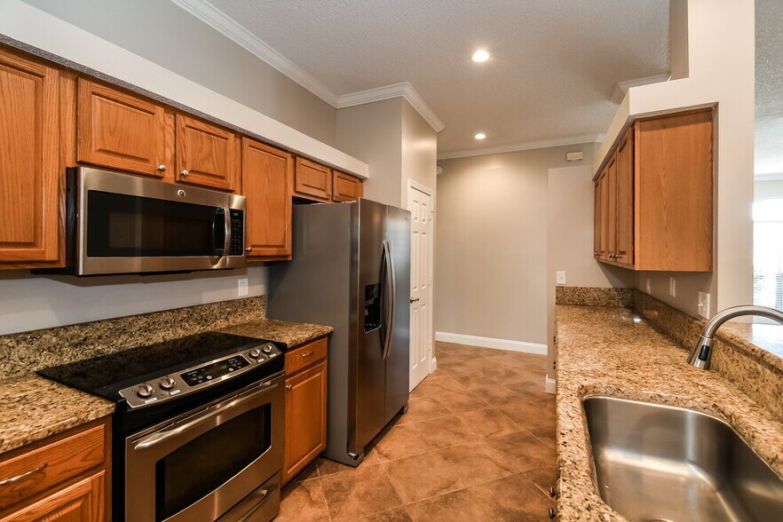 Building Photo - 425 Queen Anne Ct