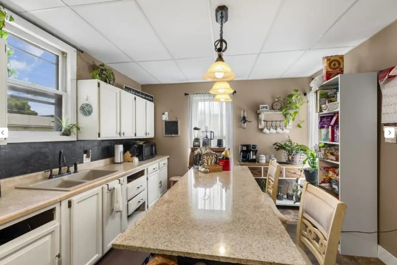 Building Photo - 905 6th Ave N