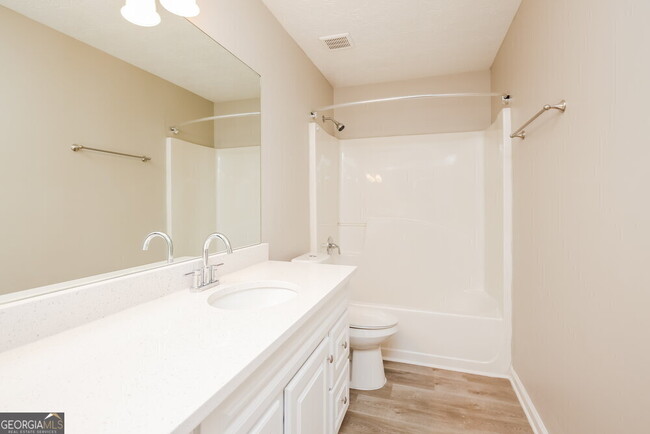 Building Photo - 5563 Newberry Point Dr
