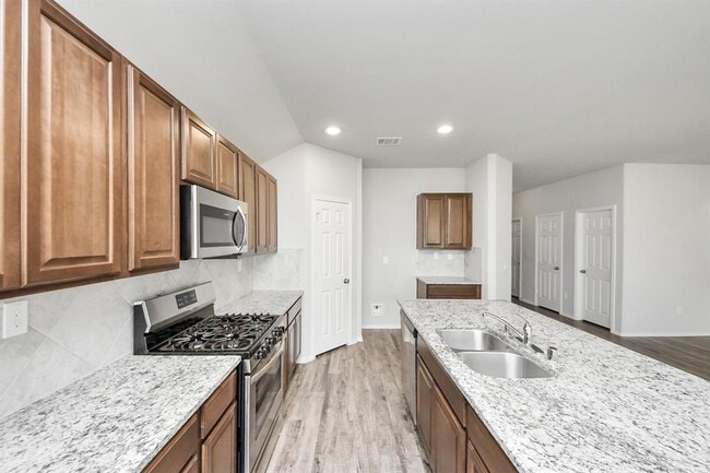 Building Photo - 2214 Welborn Dr