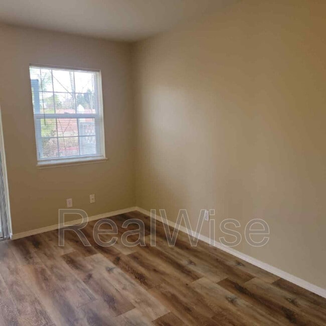 Building Photo - 2080 NE Chanel Ct