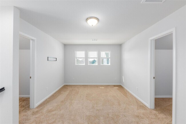 Building Photo - 301 Elm Br Trl