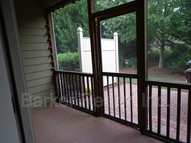 Building Photo - 3018 Freeport Dr