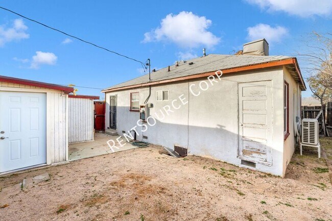 Building Photo - 1040 Flora St