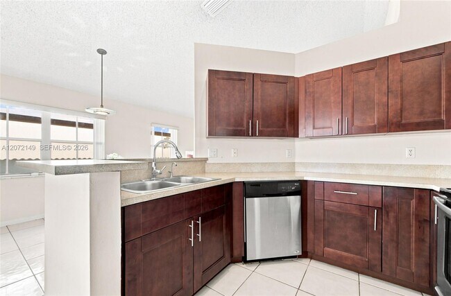 Building Photo - 7336 Granada Way