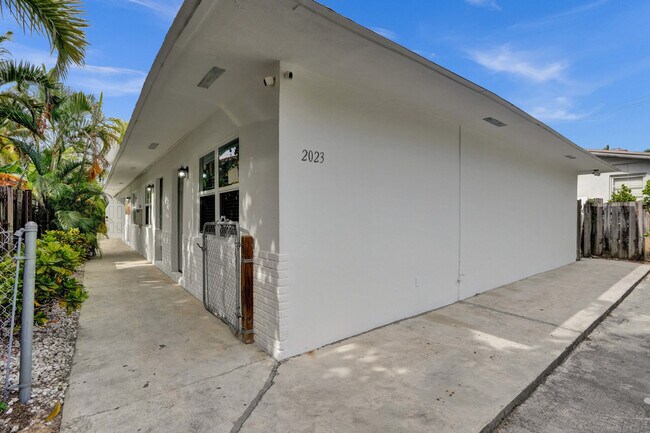 Building Photo - 2023 Miami Rd