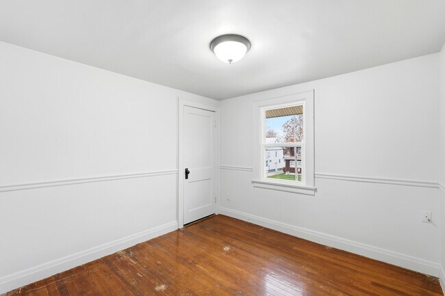 Building Photo - 607 W Grand Ave