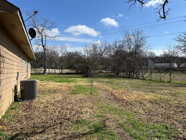 Building Photo - Cozy 2 Bed 2 Bath Home