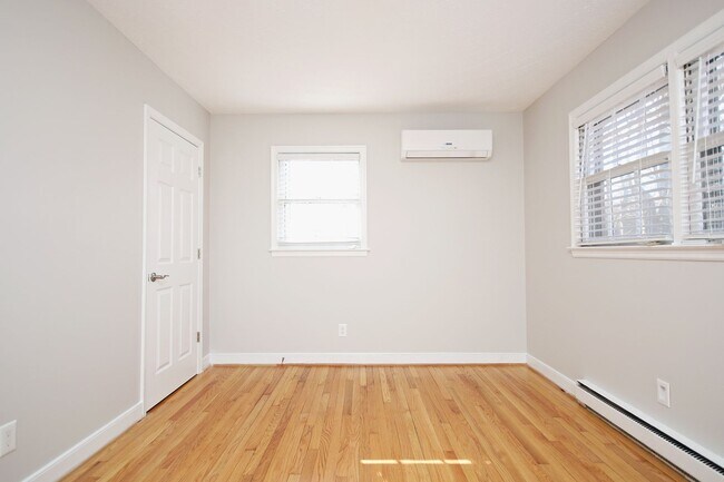 Building Photo - Nicely Updated Duplex Near UVA Medical Center