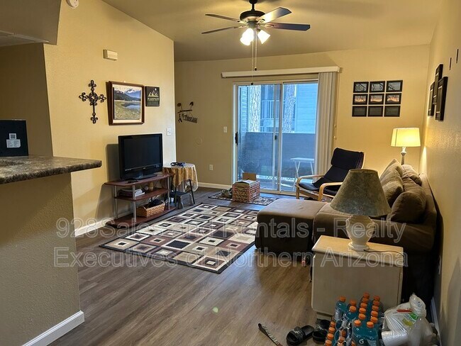 Building Photo - 1385 W University Ave