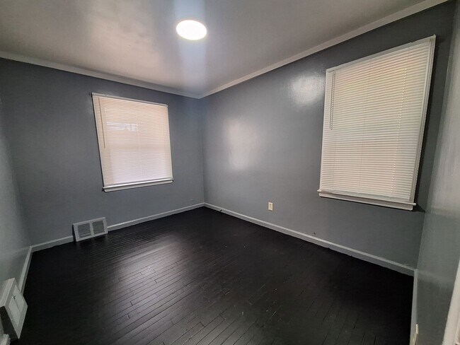 Building Photo - 6338 Lodewyck St