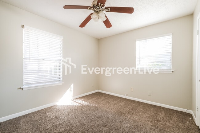 Building Photo - 8929 Ashwood Dr