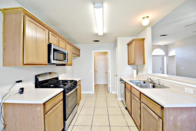 Building Photo - 904 Lantana Ln
