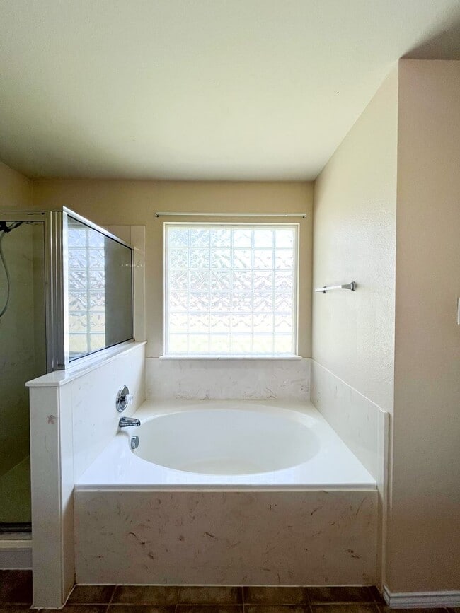 Building Photo - Available Now Beautiful 1 story, 4 bedroom, 2 bath, 2 car garage home with fire place, garage doo...