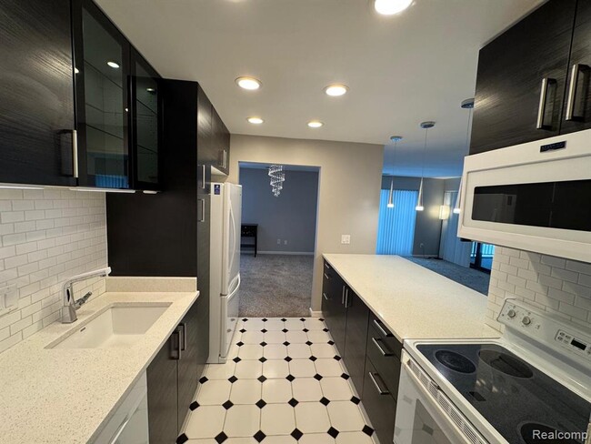 Building Photo - 18453 University Park Dr