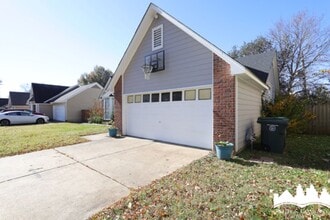 Building Photo - 2573 Laurelcrest Dr