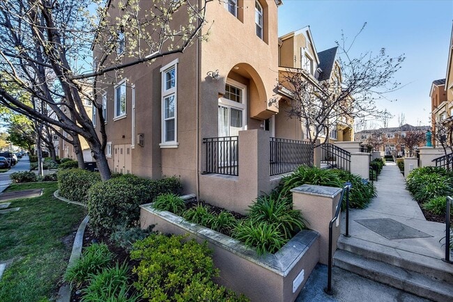 Building Photo - PRIME CORNER HOME NEAR TRAILS LIGHT-FILLED...