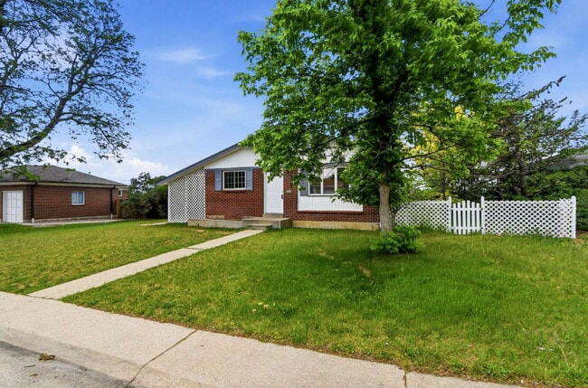 Building Photo - Charming 3-Bedroom with 2 Baths and Extra Room in Basement!