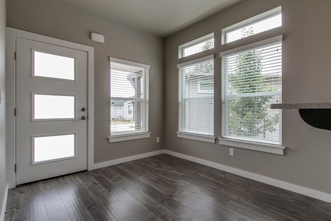 Building Photo - 2bdrm/1bthrm Tiny House  ~ Landscaping Inc...