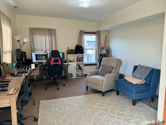 Building Photo - 156 Fair St