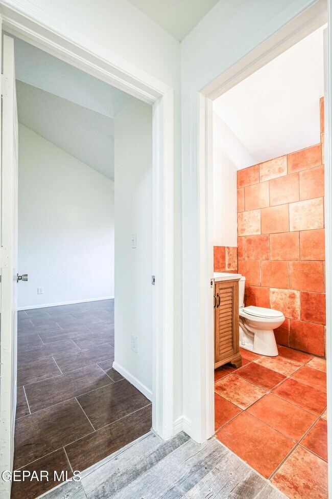 Building Photo - 5733 Saplinas Rd