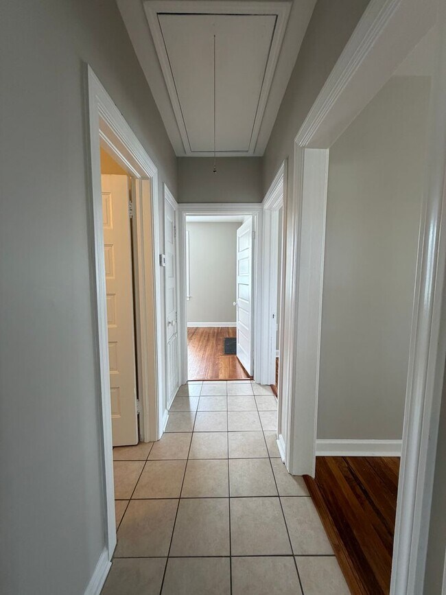 Building Photo - Cozy 2/1 Brick House in Celanese- $1,250