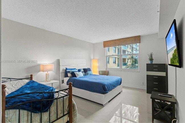 Building Photo - 2501 S Ocean Dr