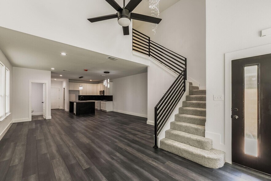 Building Photo - 770 Elwayne Ave