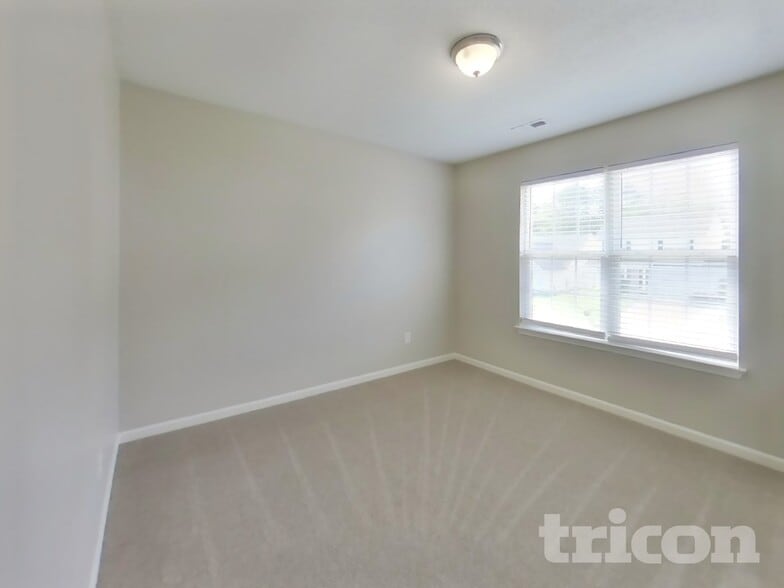 Building Photo - 1787 Mission Oaks St