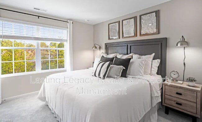 Building Photo - 3134 Fall Hls Dr