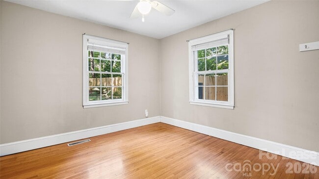 Building Photo - 2126 Arnold Dr
