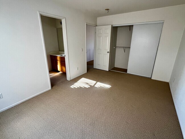 Building Photo - Spacious 4-Bedroom Murrieta Home with Loft & 3-Car Garage