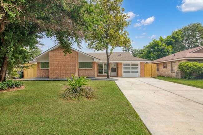 Building Photo - 1703 Ansbury Dr
