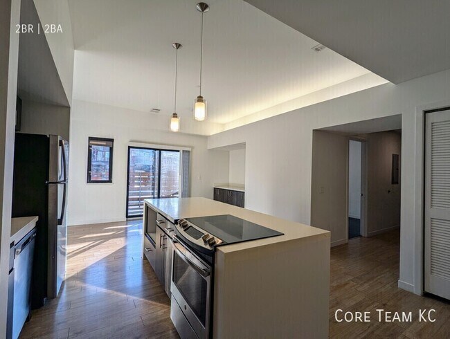 Building Photo - 662 E 63rd St