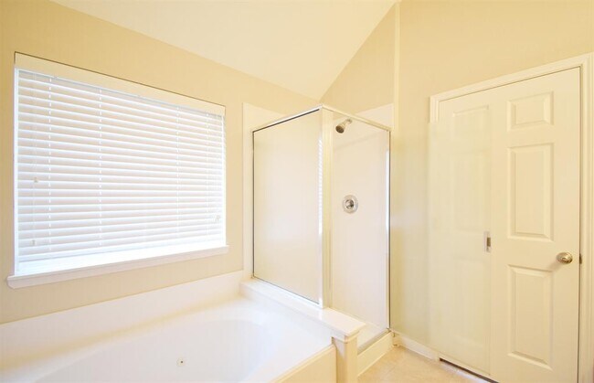 Building Photo - 2420 Quiet Arbor Ln