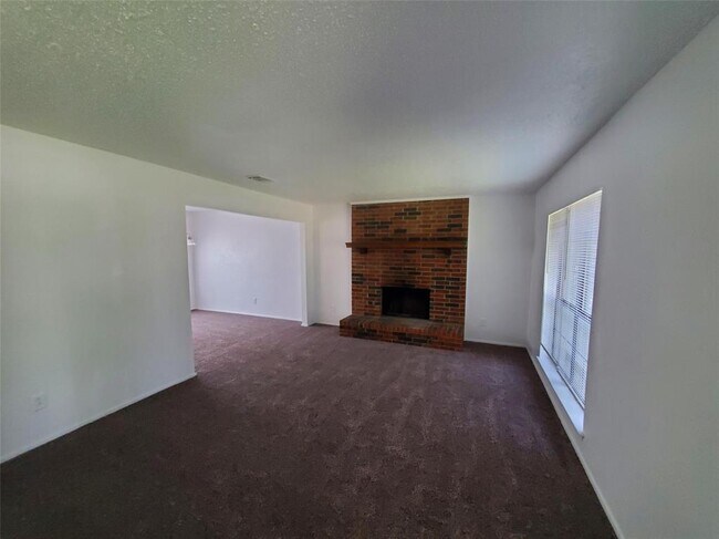 Building Photo - 2301 Sweetbriar Ct