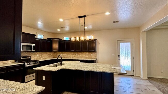 Building Photo - 12437 Pleasant Crest