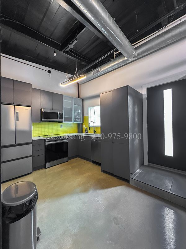 Building Photo - 811 Montana St