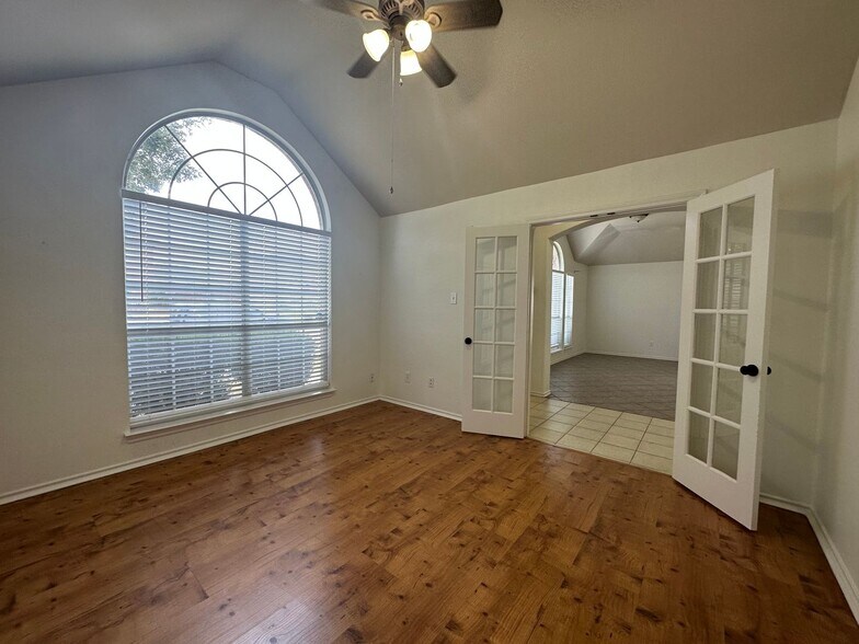 Building Photo - 11913 Wildwood Ln