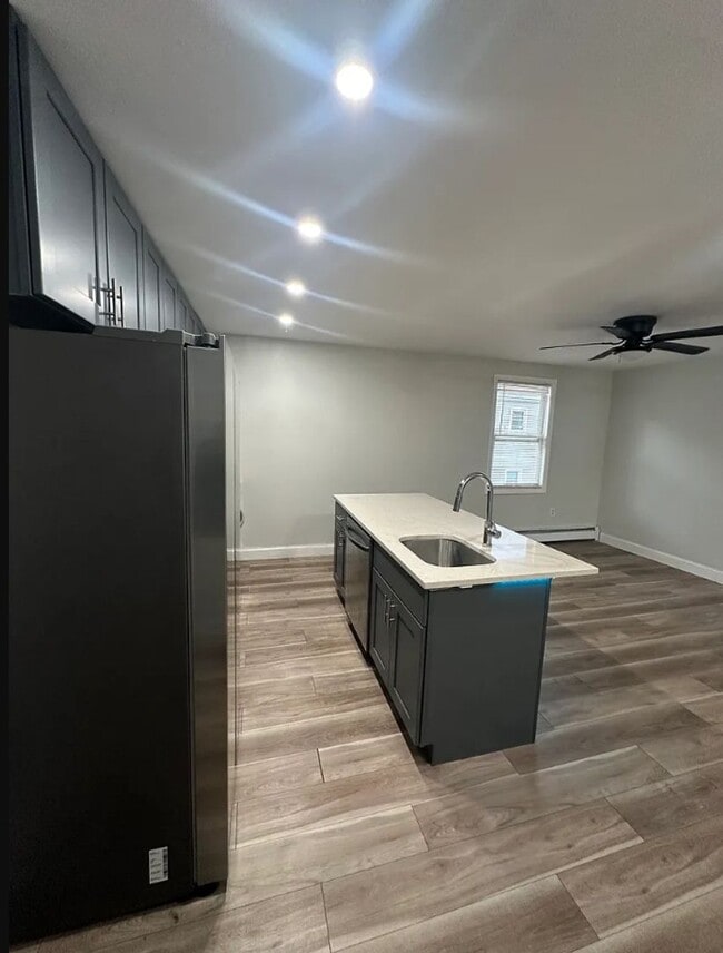 Building Photo - 15 Joy St