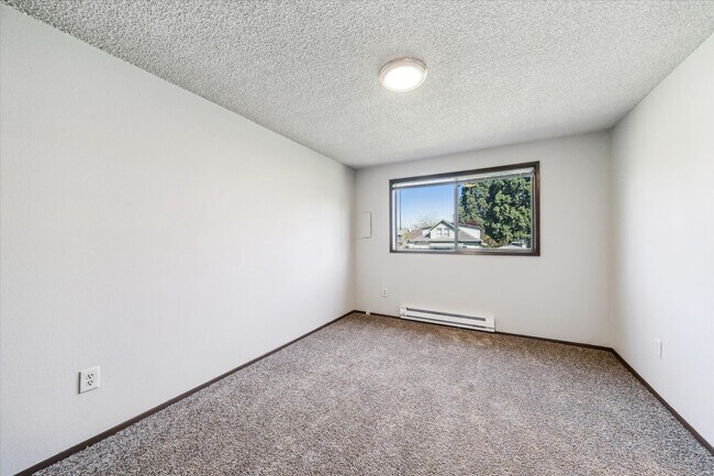 Building Photo - 5847-5855 SE Holgate