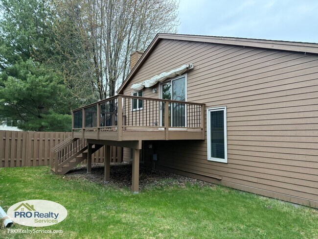 Building Photo - 3 Bedroom Home in Shoreview