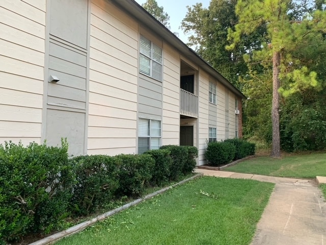 Building Photo - 409 Old Mayhew Rd