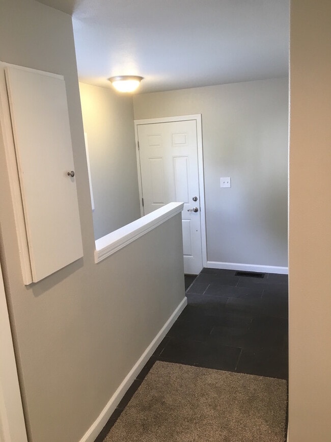 Building Photo - 4 bedroom, 2 bath Home